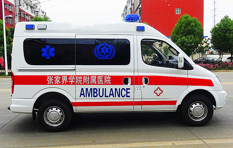 上汽大通V80短軸中頂救護(hù)車