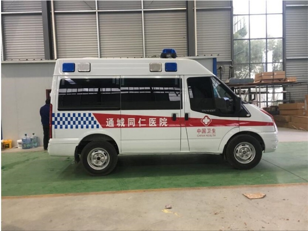 國六福特V348短軸中頂救護(hù)車
