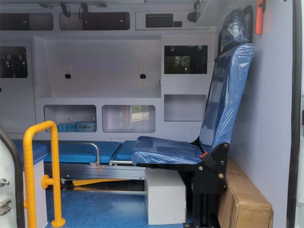 江鈴特順短軸中頂監護型救護車