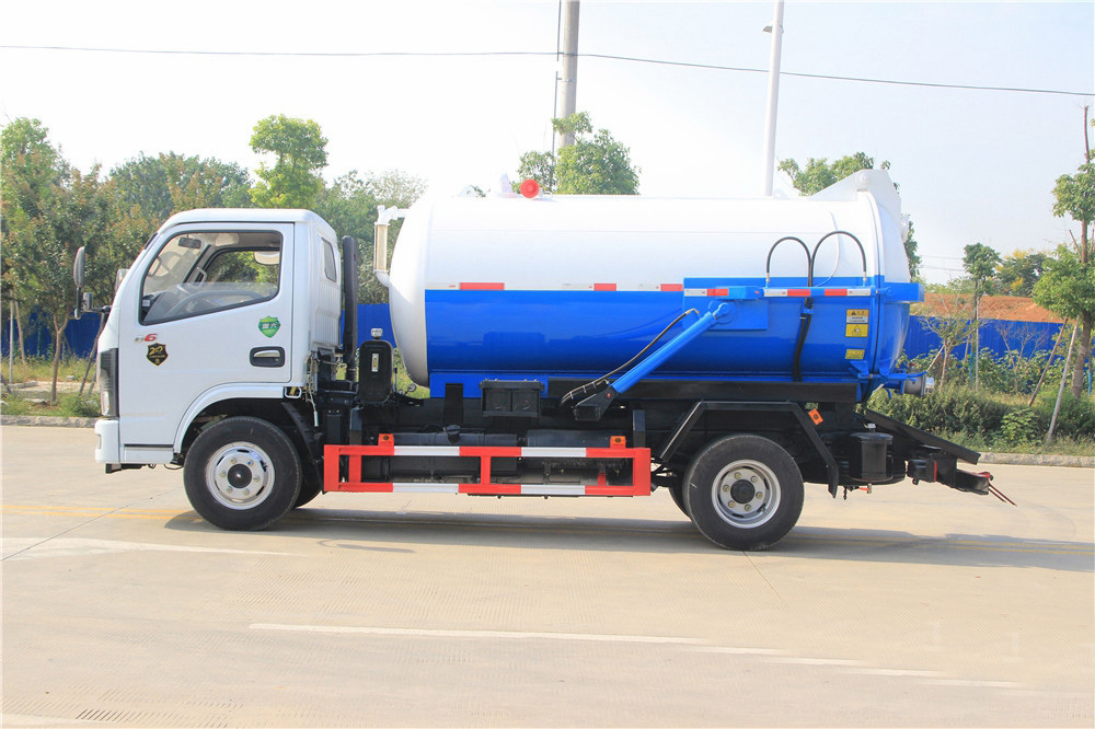 國(guó)六4.5方東風(fēng)D6 吸污車(chē)