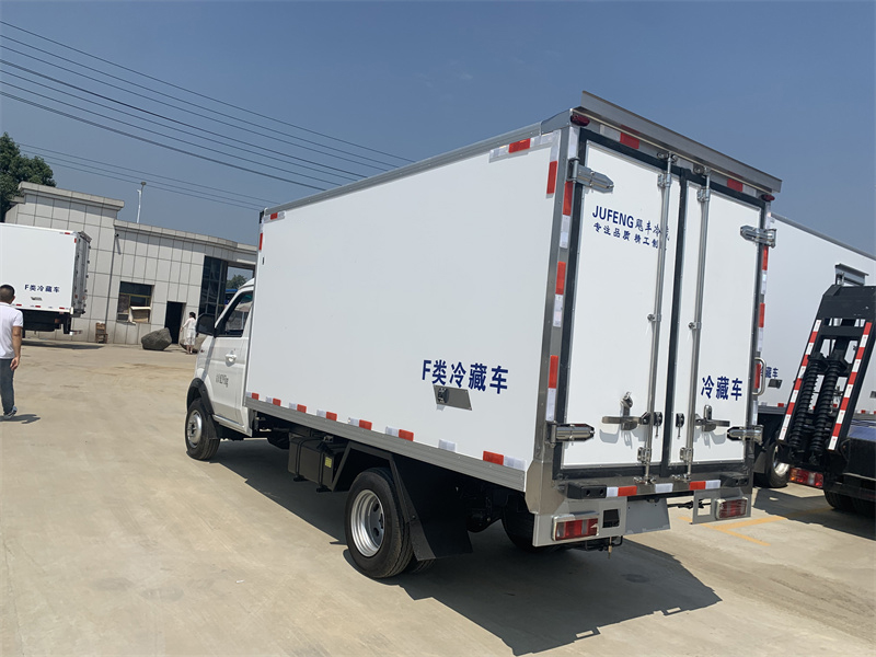 國(guó)六 金杯T50S后雙輪3.5米冷藏車(chē)