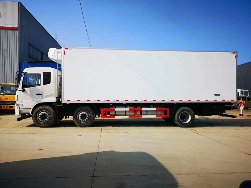 東風天錦VR小三軸冷藏車