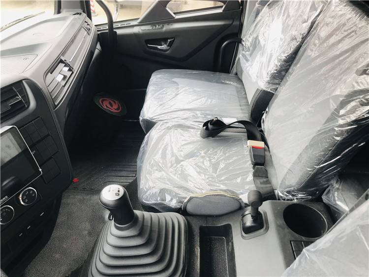 國六 東風天錦小三軸7.7米冷藏車