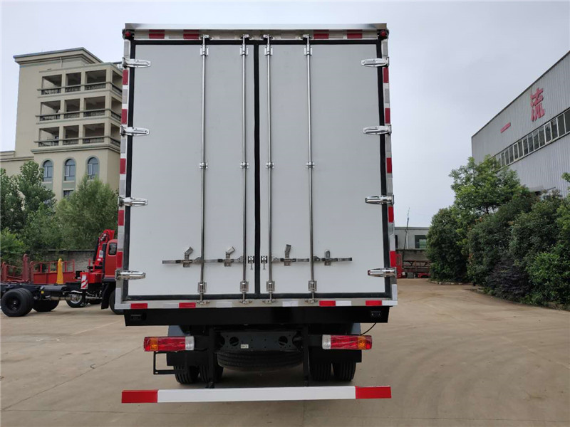 國(guó)六 解放J6L高頂雙臥6.8米冷藏車