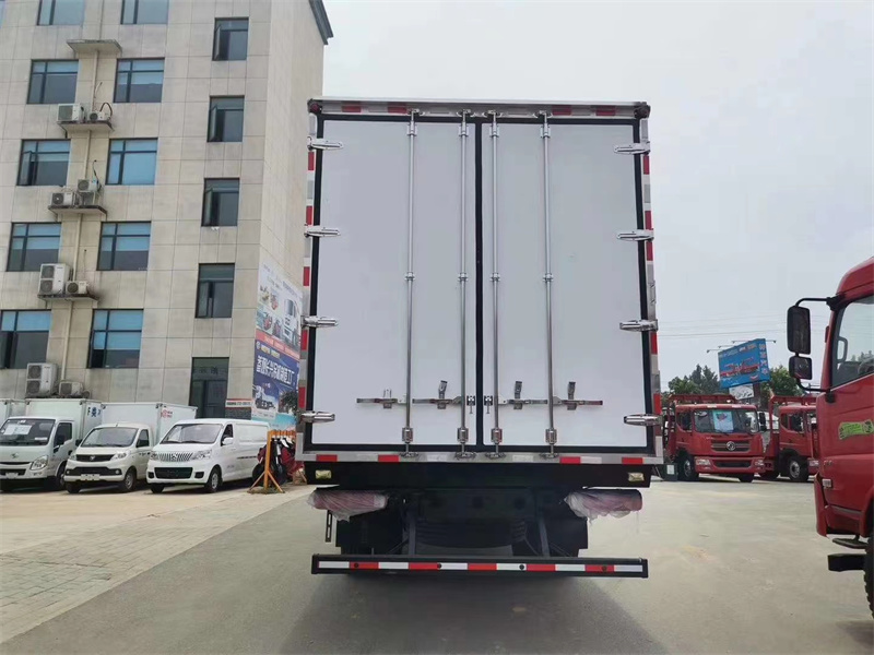 歐航平頂冷藏車(chē)