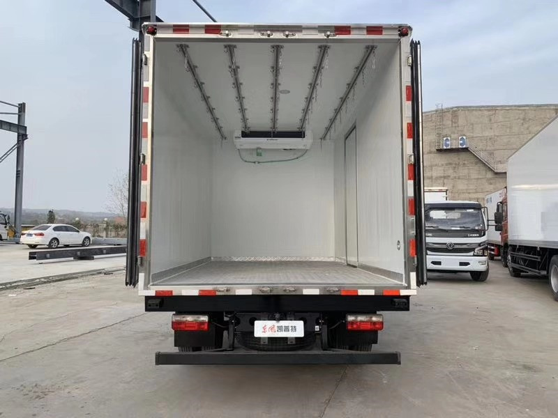 國六 東風凱普特4.2米冷藏車