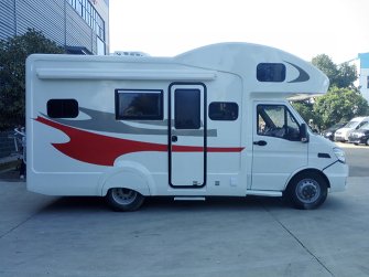 依維柯新寶迪C型房車租賃版